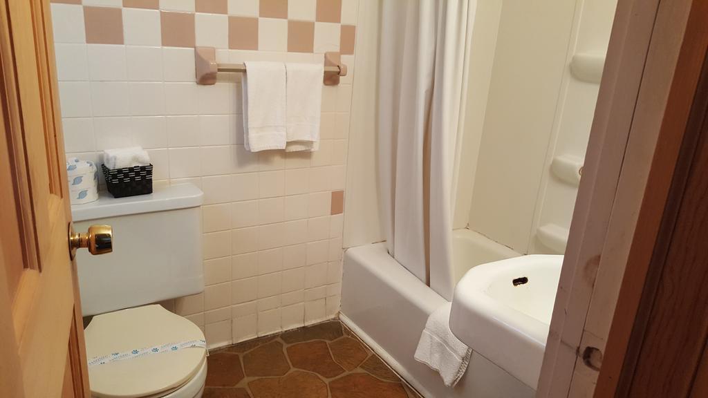 אולד פורג' Clark'S Beach Motel מראה חיצוני תמונה
