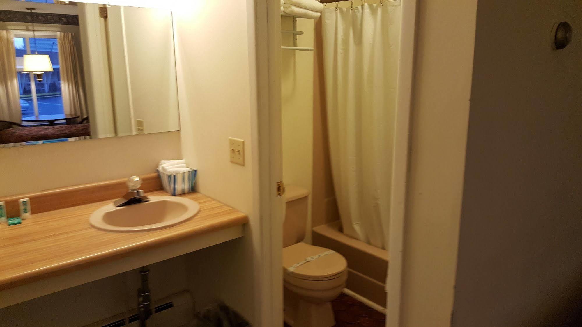 אולד פורג' Clark'S Beach Motel מראה חיצוני תמונה